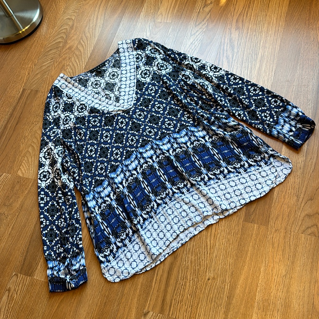 Tribal Long Sleeve With A Button Cuff Blue And White Tie Dye Tunic Top. Size Xl.